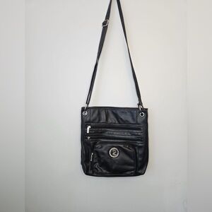 osetti Crossbody Faux Leather Purse. Black
Travel Purse 
In great condition